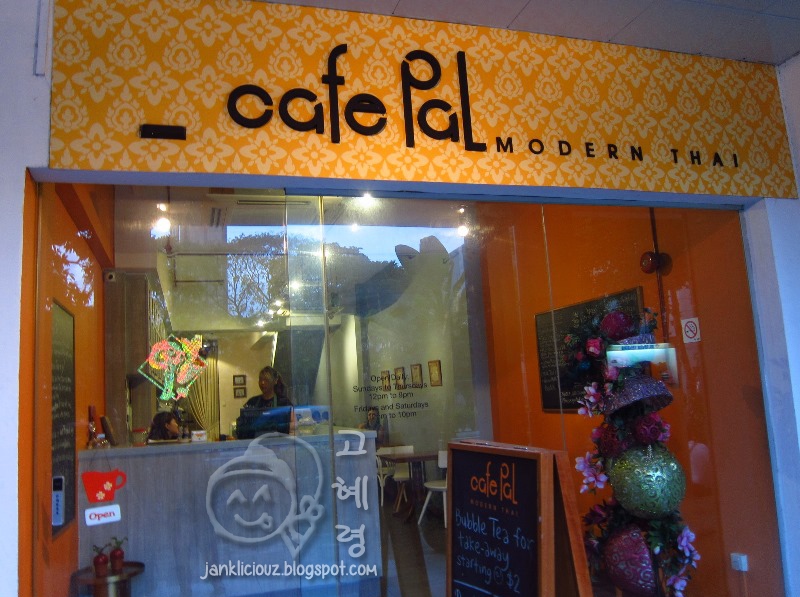 Cafe Pal: Nice, reasonably priced Thai food