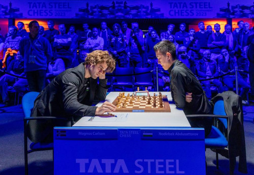 Magnus Carlsen (2859) 0-1 Nodirbek Abdusattorov (2713) lors de la cinquième ronde - Photo © Jurriaan Hoefsmit – Tata Steel Chess Tournament 2023