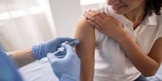 Comisión de Vacunación autorizo uso de vacuna bivalente contra el COVID-19