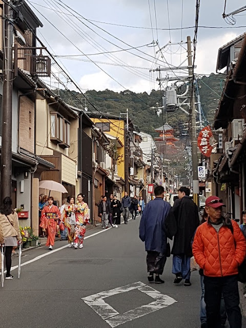 kyoto kiyomizu-dera temple uphill