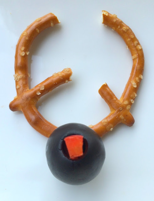 Olive the other Reindeer! Fun holiday vegetable ideas | www.jacolynmurphy.com