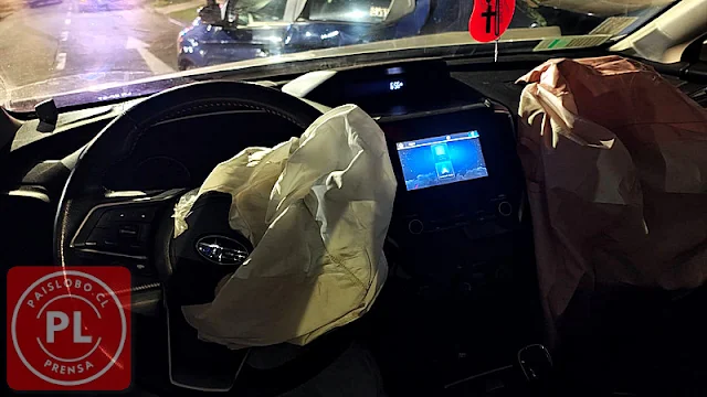 Conductora choca contra árbol y automóvil estacionado en Osorno
