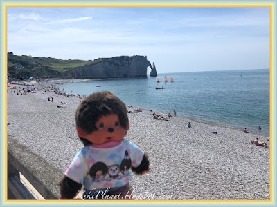 kiki monchhichi etretat le havre falaise galets normandie plage