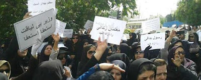 Teachers protesting in Iran