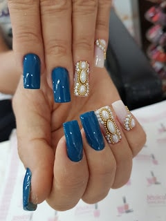 unhas decoradas com joias para 2018