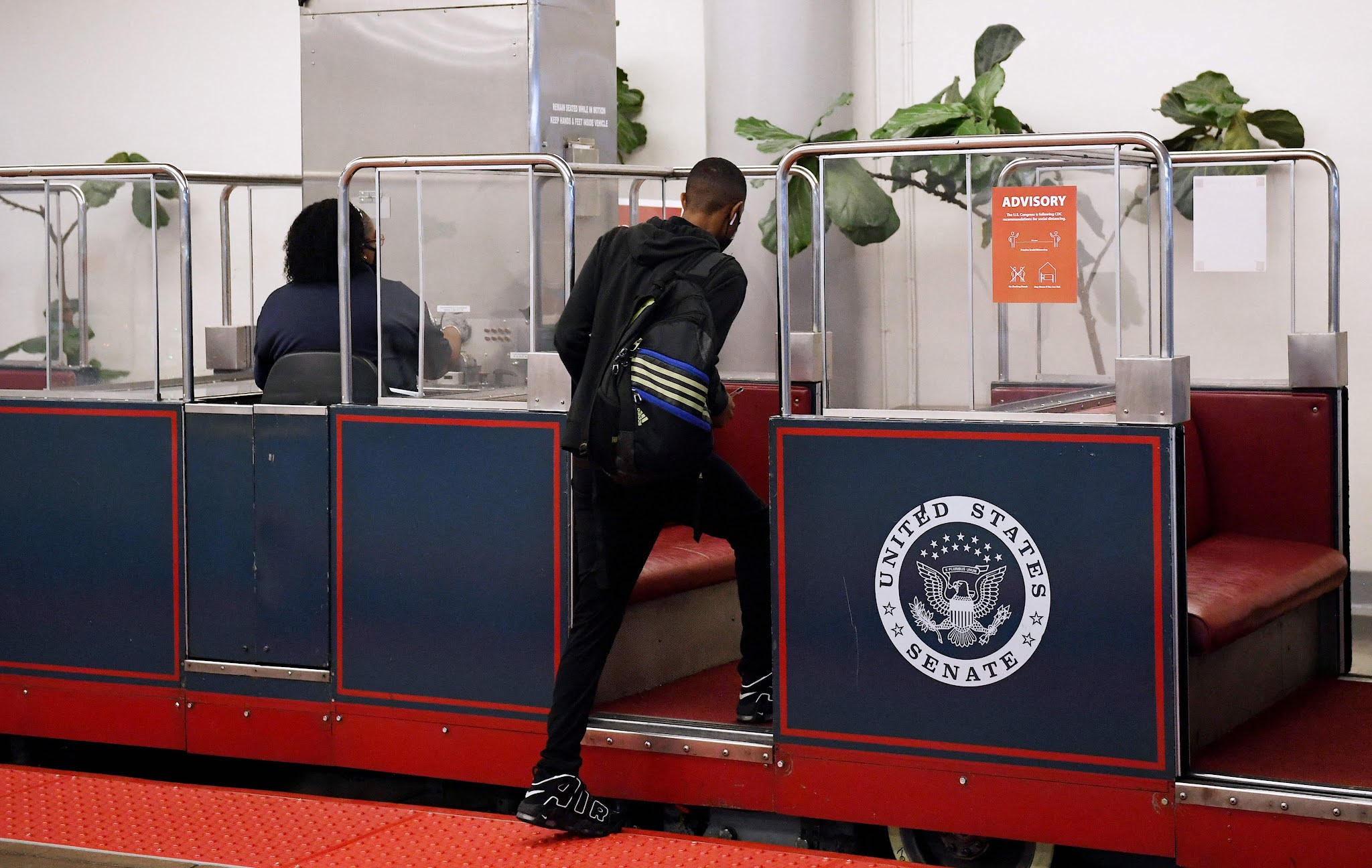 A trip inside the "Secret Congressional Train"... A world unknown to Americans For decades, the Capitol Underground Railroad has been the preferred mode of transportation for some of the world's most powerful politicians...but most Americans are unaware of its existence.