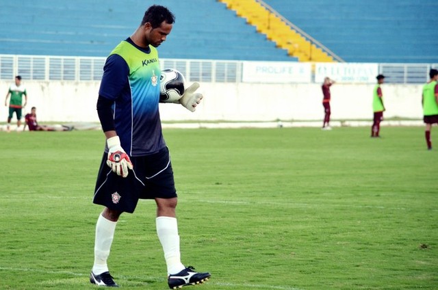 Após decisão do STF, goleiro Bruno se apresenta à polícia de Varginha