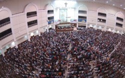 CULTO DO DUELO DOS DEUSES LOTA IGREJA UNIVERSAL DE SALVADOR