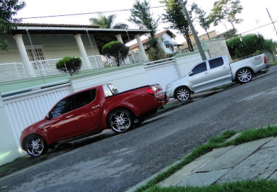 Foto Hilux Rebaixada Com rodas aro 22 