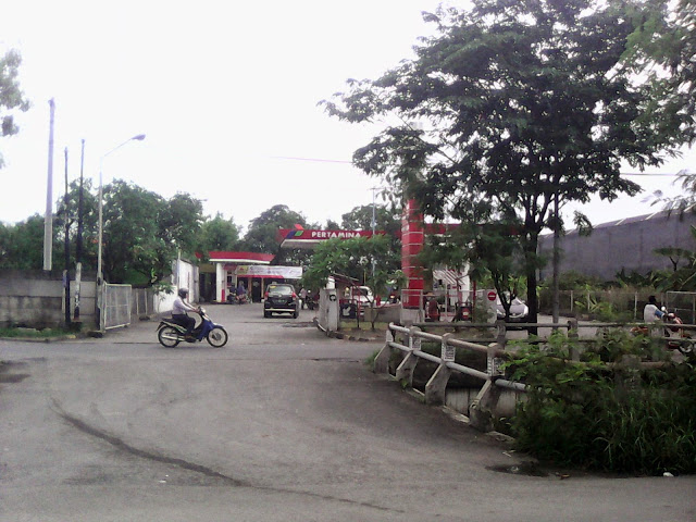 Pom Bensin di Kelurahan Gunung Anyar Surabaya