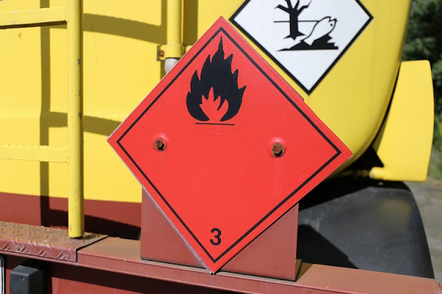 Dangerous goods container