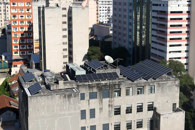 Rio de Janeiro (RJ), 28/06/2023 - Paineis solares em predios no centro do Rio. Foto:Tânia Rêgo/Agência Brasil