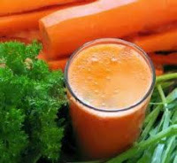 zumo de zanahoria y naranja, rico en vitamina C