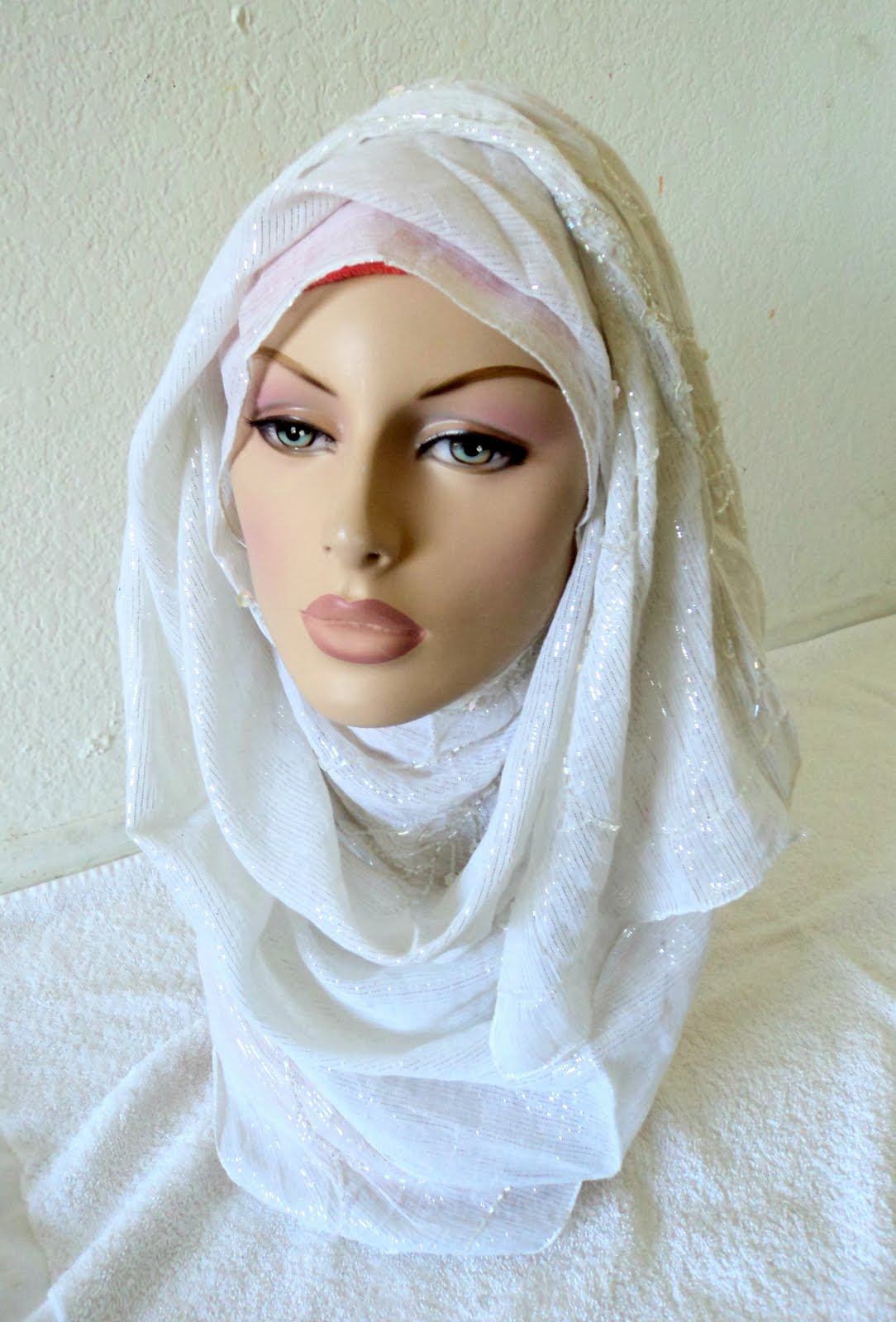 Hijabi Style - Hijab Fashion Blog: Shimmery Beaded Eid 