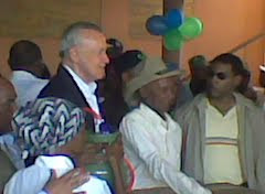 VICE PRESIDENTE ENTREGA ESTUFAS EN ELIAS PIÑA