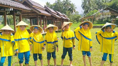 Petualangan Pendidikan, Murid Kelas II SDIT Juara Jelajahi Alam Kubu Gadang dalam Wisata Edukasi