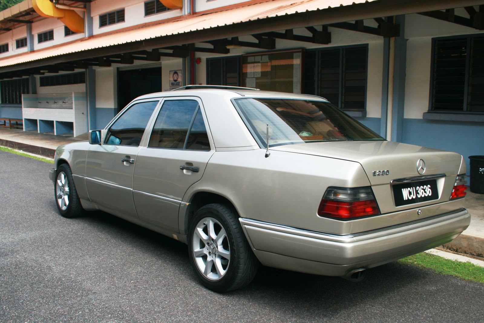 Johor Ke Terengganu.: Mercedes Benz E260 untuk dijual