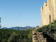 El Girbau de Dalt amb Sant Llorenç del Munt al fons