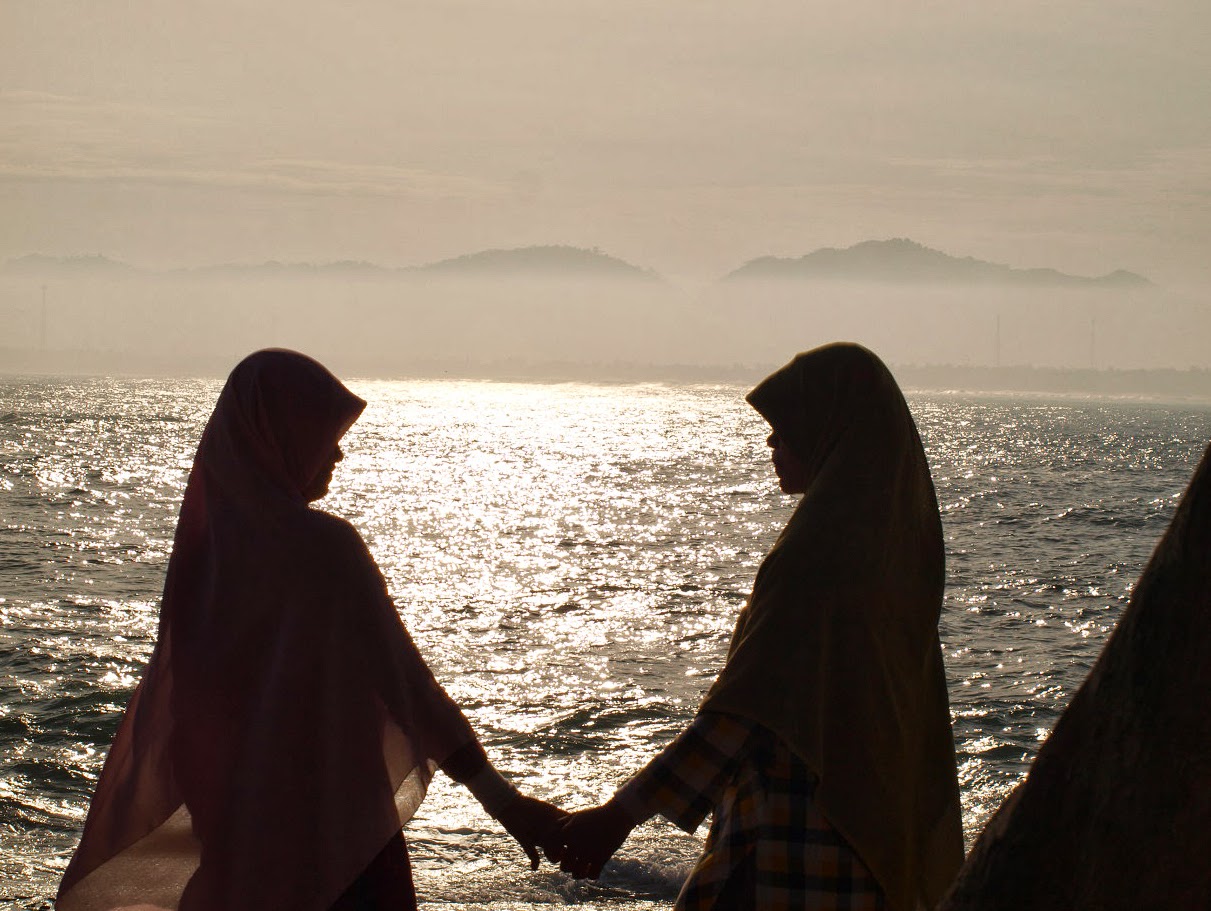 Muslimah Dalam Balutan Ilusi Jilbab Syari