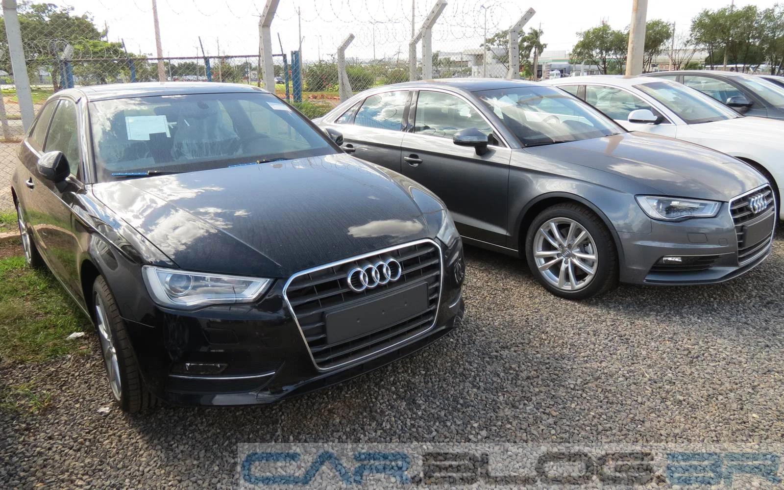 Audi A3 Hatch (esquerda) x Audi A3 Sedan (direita)