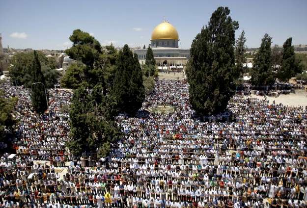 Meski Terancam, 60.000 Warga Palestina Shalat di Masjid Al-Aqsha 