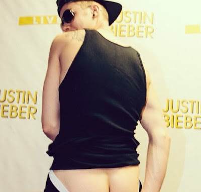 Justin Bieber moons his fans butt photo