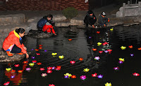 Set River Lanterns