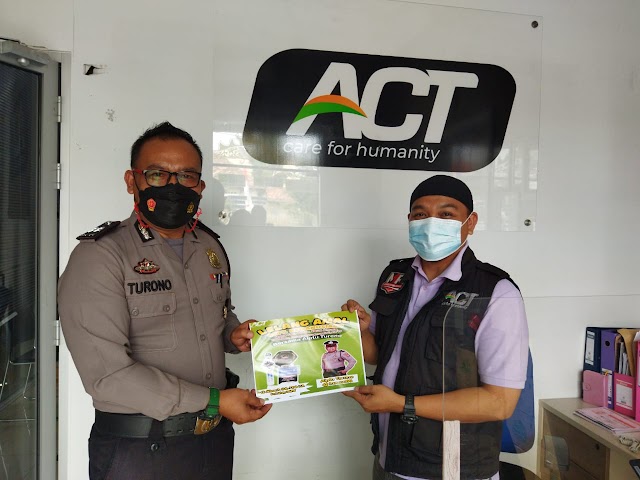 Lelang Jam Kesayangan, AIPTU Turono Serahkan Donasi Kemanusiaan ke ACT Bandar Lampung