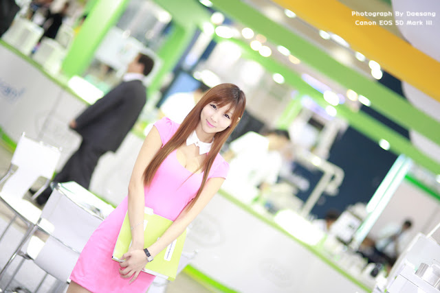 1 Lee Yoo Eun at SIDEX 2012-very cute asian girl-girlcute4u.blogspot.com