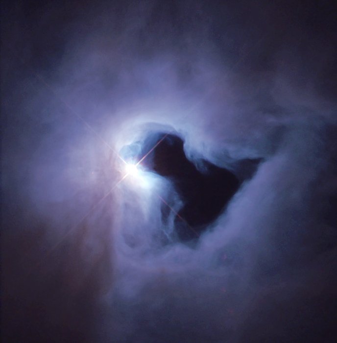 Bóng của ai đó giữa những đám khí bụi của tinh vân NGC 1999. Hình ảnh: NASA/STScI.