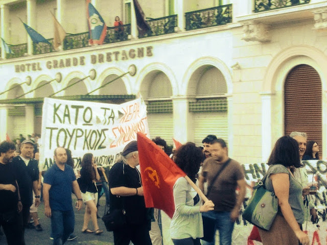 Περίεργα επεισόδια στην πορεία Μνήμης στο Σύνταγμα (Φωτογραφίες και Video)