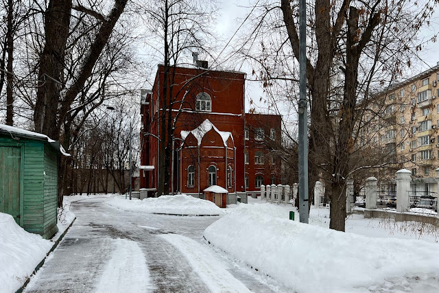улица Гастелло, бывшая Романовская больница при Покровской общине сестер милосердия (построена в 1911 году)