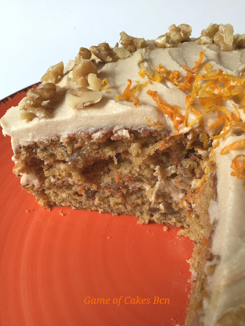 Carrot cake con naranja y cobertura de azucar moreno