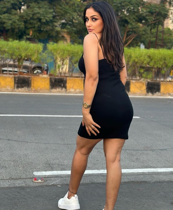 payas pandit short dress curvy bhojpuri actress
