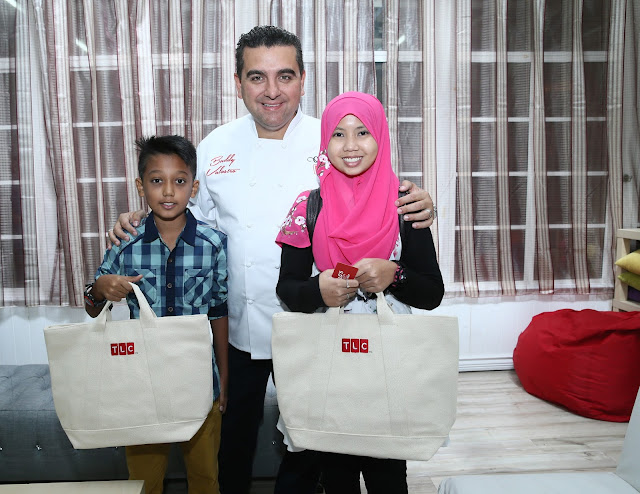 Cake Boss, Buddy Valastro with the kids from the Make A Wish Foundation