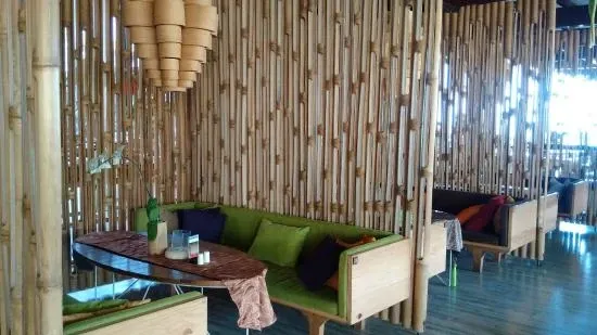 desain warung kopi dari bambu