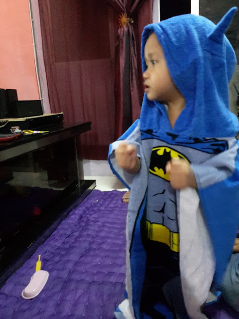 Borong Tuala Anak Character Towel Poncho Infant Batman dan Minions di Sport Direct IOI Mall Putrajaya