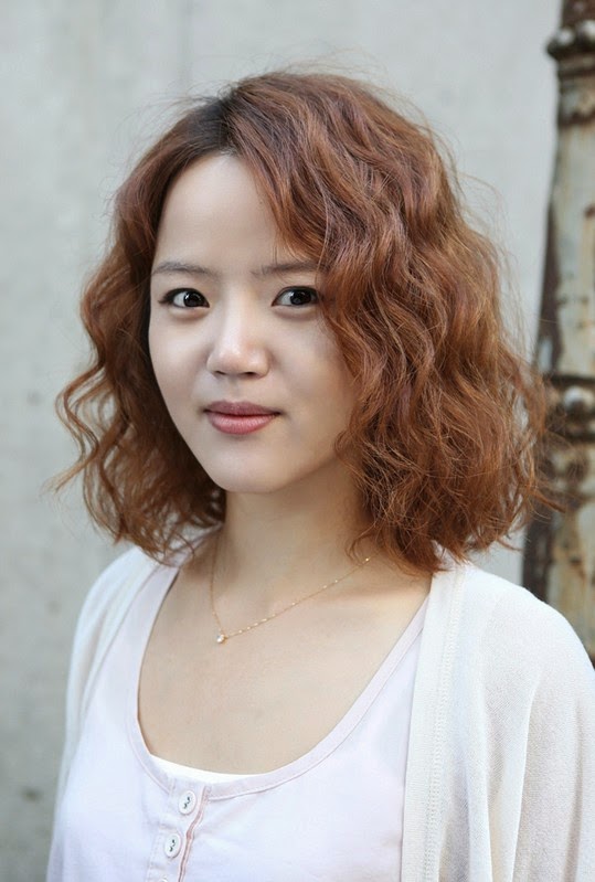 Foto gambar kumpulan gaya  model  potongan rambut  pendek sebahu wanita  korea