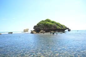 http://kang-jufri.blogspot.com/2015/07/pesona-dan-keindan-pantai-kahuripan.html