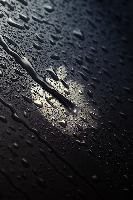 Rain Drops on Dark Apple Logo iPhone Wallpaper