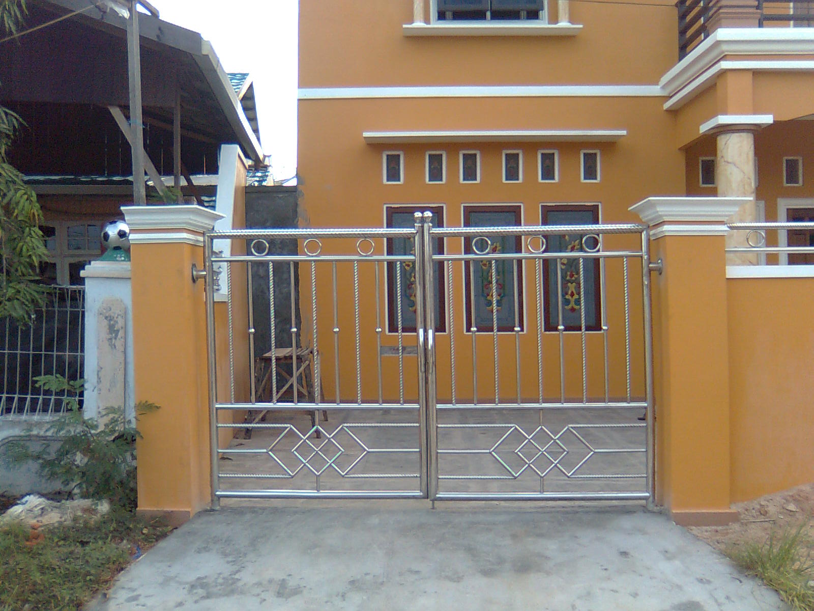 Gambar Pagar Rumah Full Besi Desain Rumah