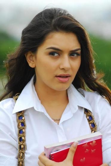 Cute Telugu teen actress Hansika Motwani stills