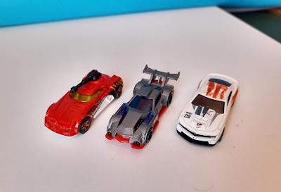 Miniatura de metal Hot Wheels 2013  Turbo turret Exterminator, vermelho ; (vendidos 2014  GT Hunter 96 Cinza  e 2011  Camaro ´12 Speed hunters  branco R$ 5,00 cada)