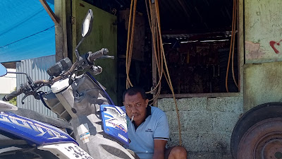 Bengkel Om Kumis Dok V Bawah, Sekolahkan Anak Dari Tambal Ban