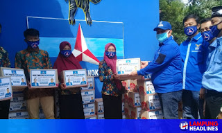 Wujud Kepedulian Dampak COVID-19, DPC fraksi Partai Demokrat Kabupaten Tulang bawang Barat Bagikan Sembako