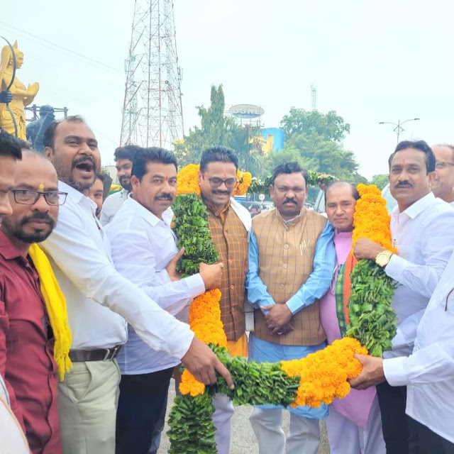 गडचिरोली येथे नवनियुक्त जिल्हाध्यक्ष प्रशांतजी वाघरे यांचे जल्लोषात स्वागत