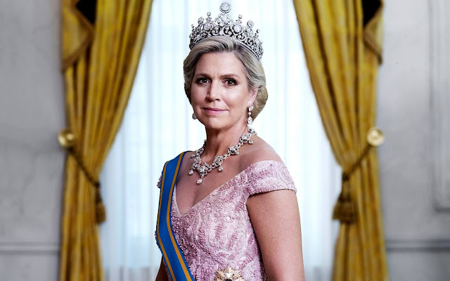 Queen Maxima wore a ballgown by Jantaminiau along with the Stuart tiara