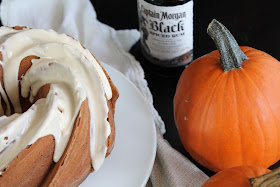 Featured Recipe // Drunken Pumpkin Bundt Cake from Smells Like Brownies #recipe #SecretRecipeClub #pumpkin #bundtcake