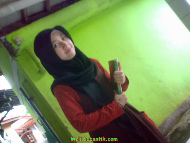 Cewek ABG Cantik Berjilbab di Facebook