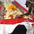 Macaco chora em funeral de homem que o alimentava; assista!